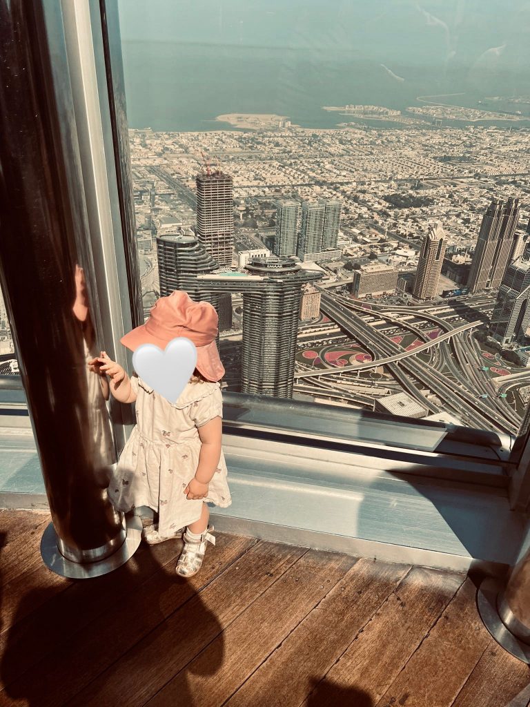 Burj Khalifa Aussichtsplattform - Familienurlaub mit Kindern in Dubai